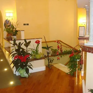 Hotell Dina, Rom