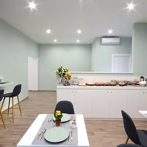 לינה וארוחת בוקר Napoliseason & Breakfast *****